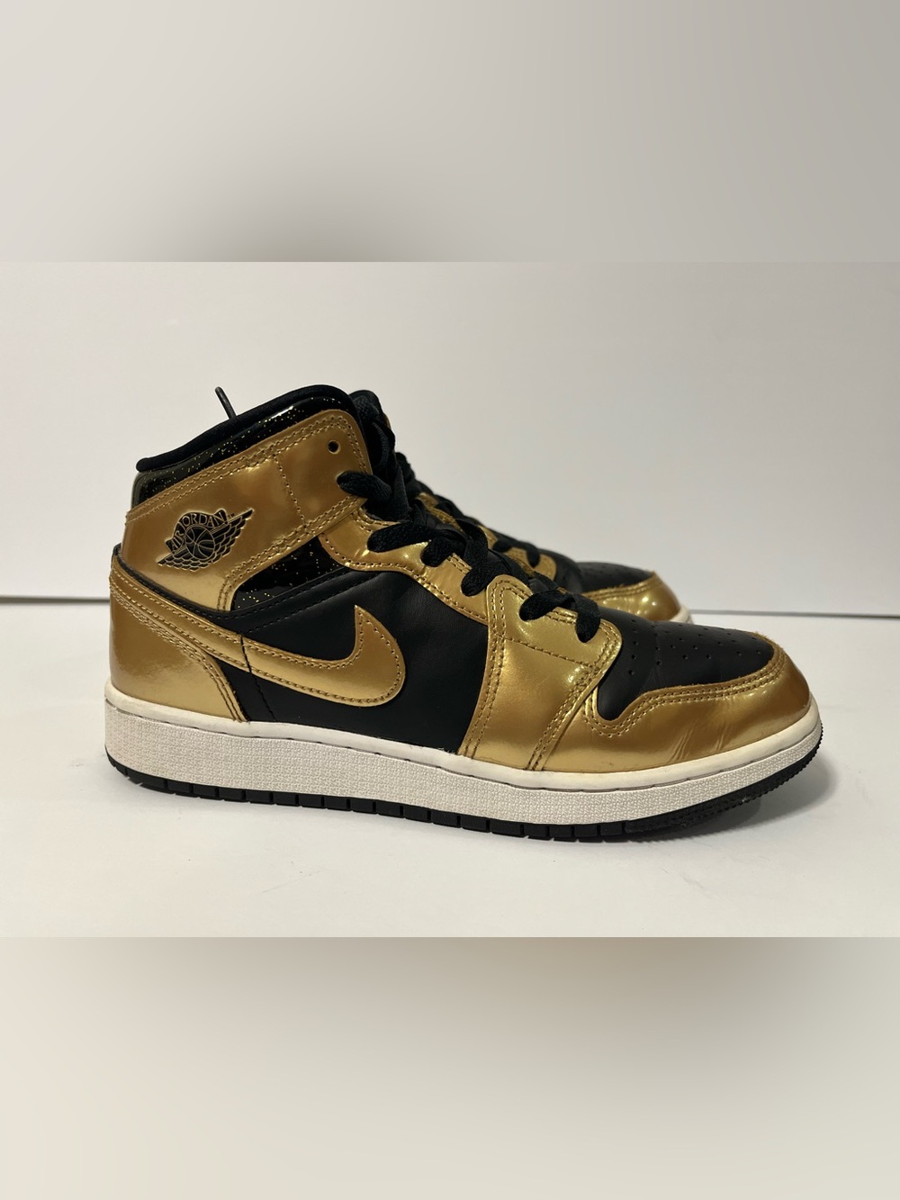 Nike Air Jordan 1 Mid SE GS 'Metallic Gold Black' DR6967-071 size 6y